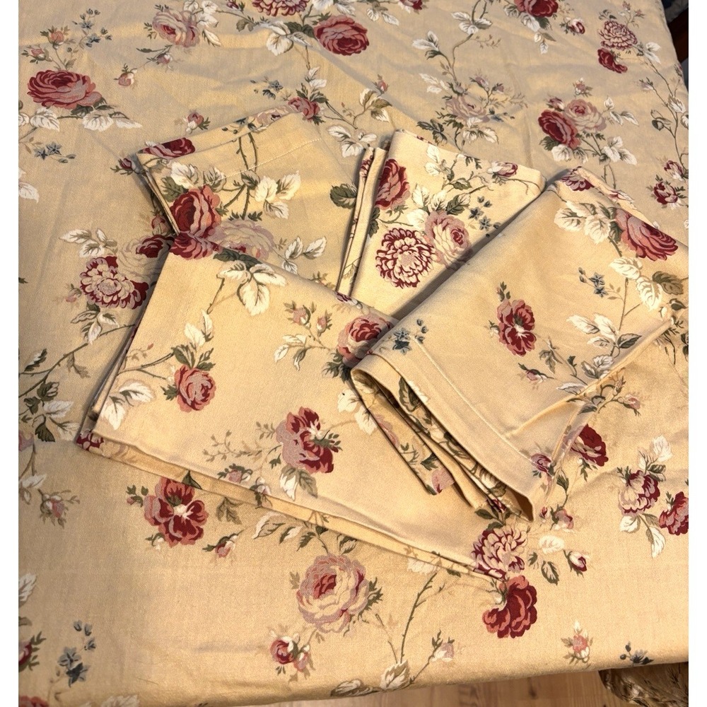 Waverly Sonata Rose Tablecloth + 4 Napkins 66" x 82" Red Pink Roses Beige Floral
